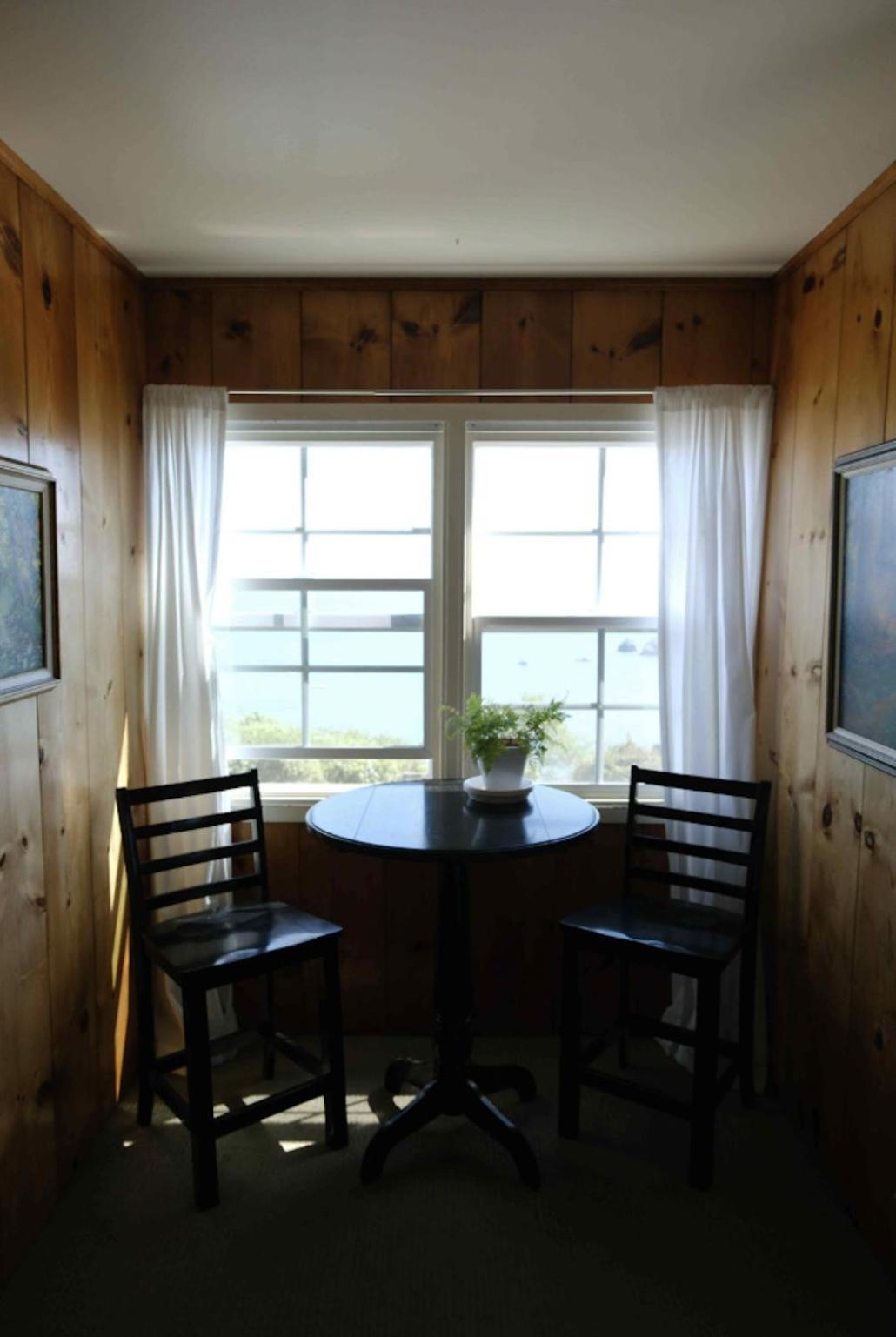 Bay Hotel *
